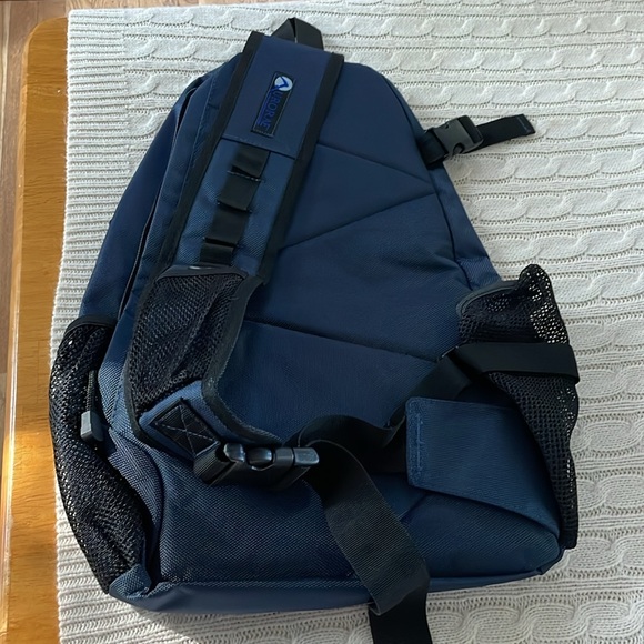 Aurorae baby backpack single sleeve. 4 zip compartments navy blue. Bottle holder - Picture 2 of 9